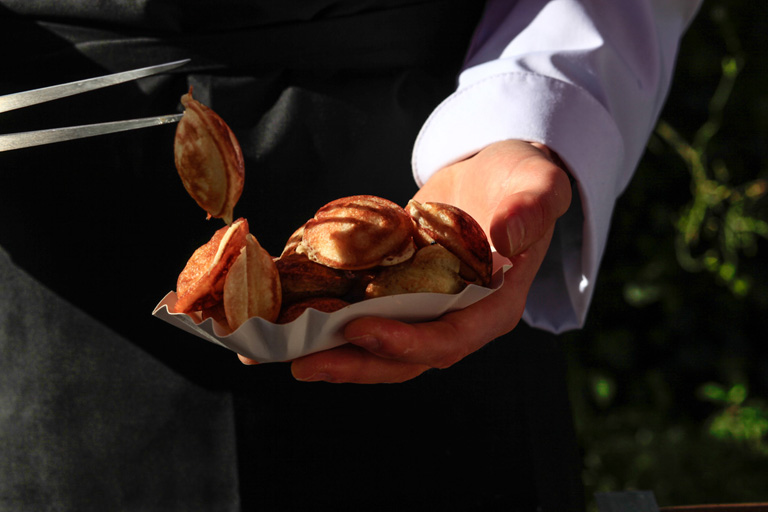 Pauls Poffertjes bakt vers gebakken poffertjes op locatie tijdens een feest